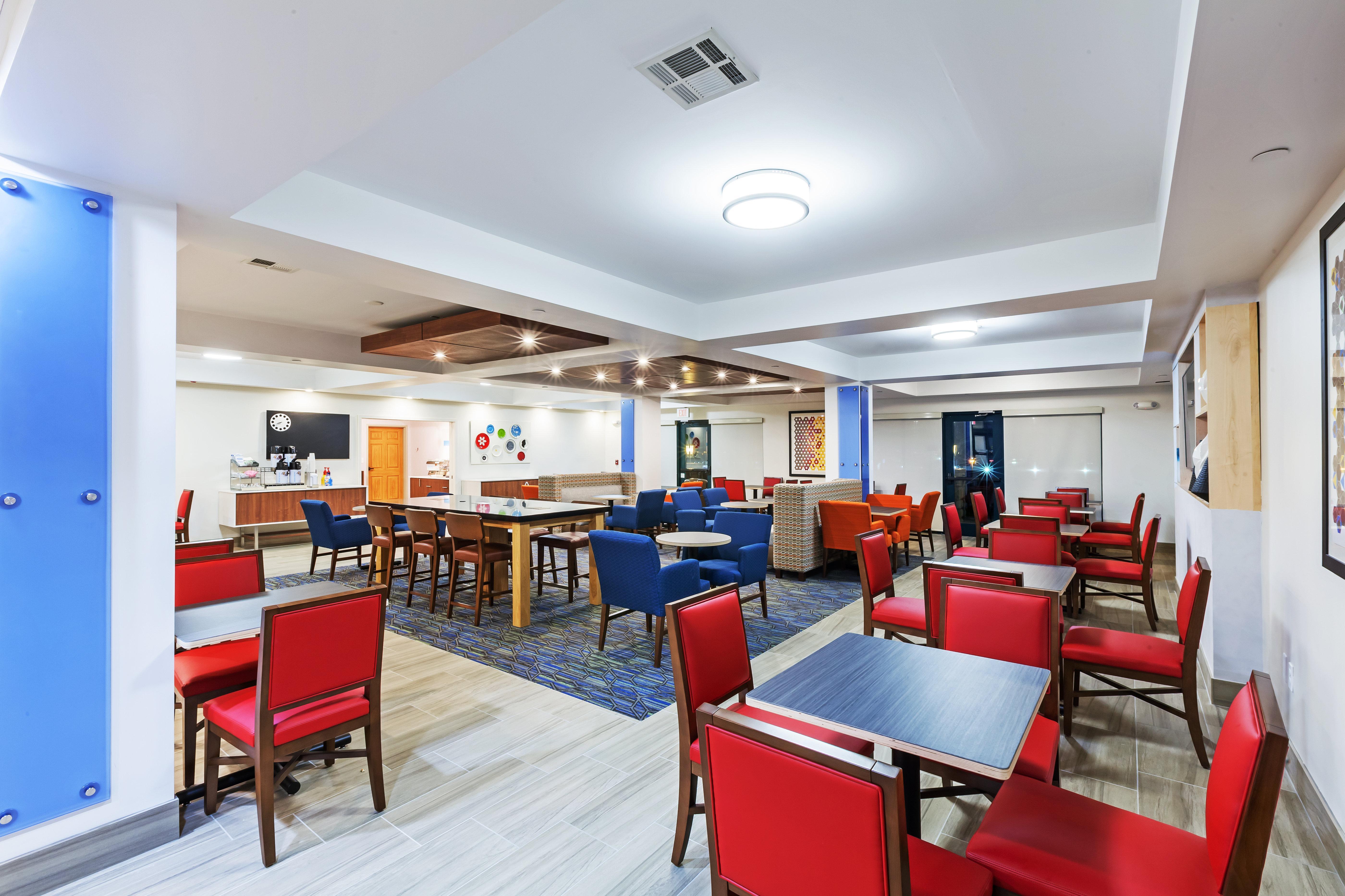 Holiday Inn Express & Suites Tulsa S Broken Arrow Hwy 51 By Ihg Exterior photo