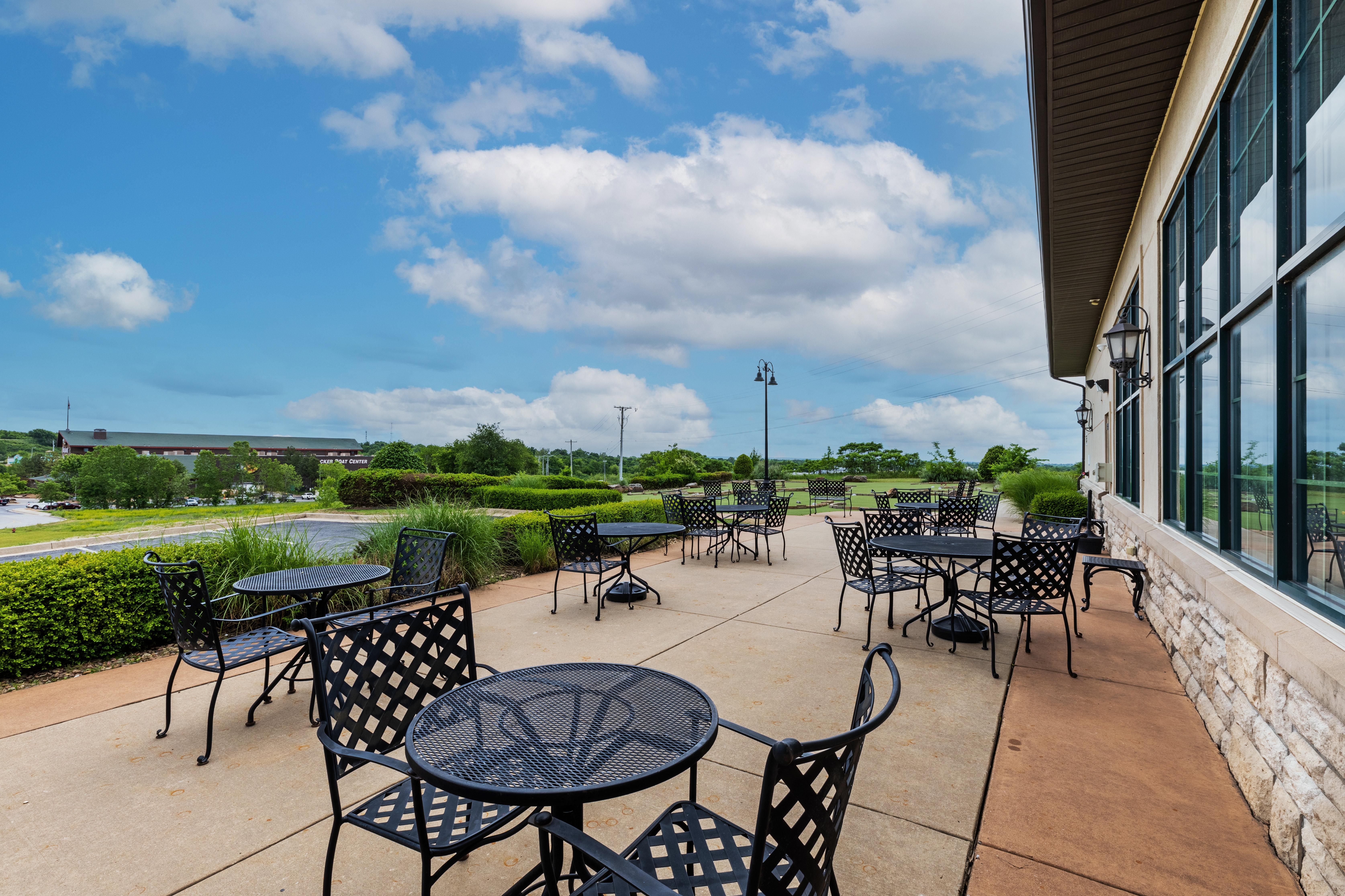 Holiday Inn Express & Suites Tulsa S Broken Arrow Hwy 51 By Ihg Exterior photo