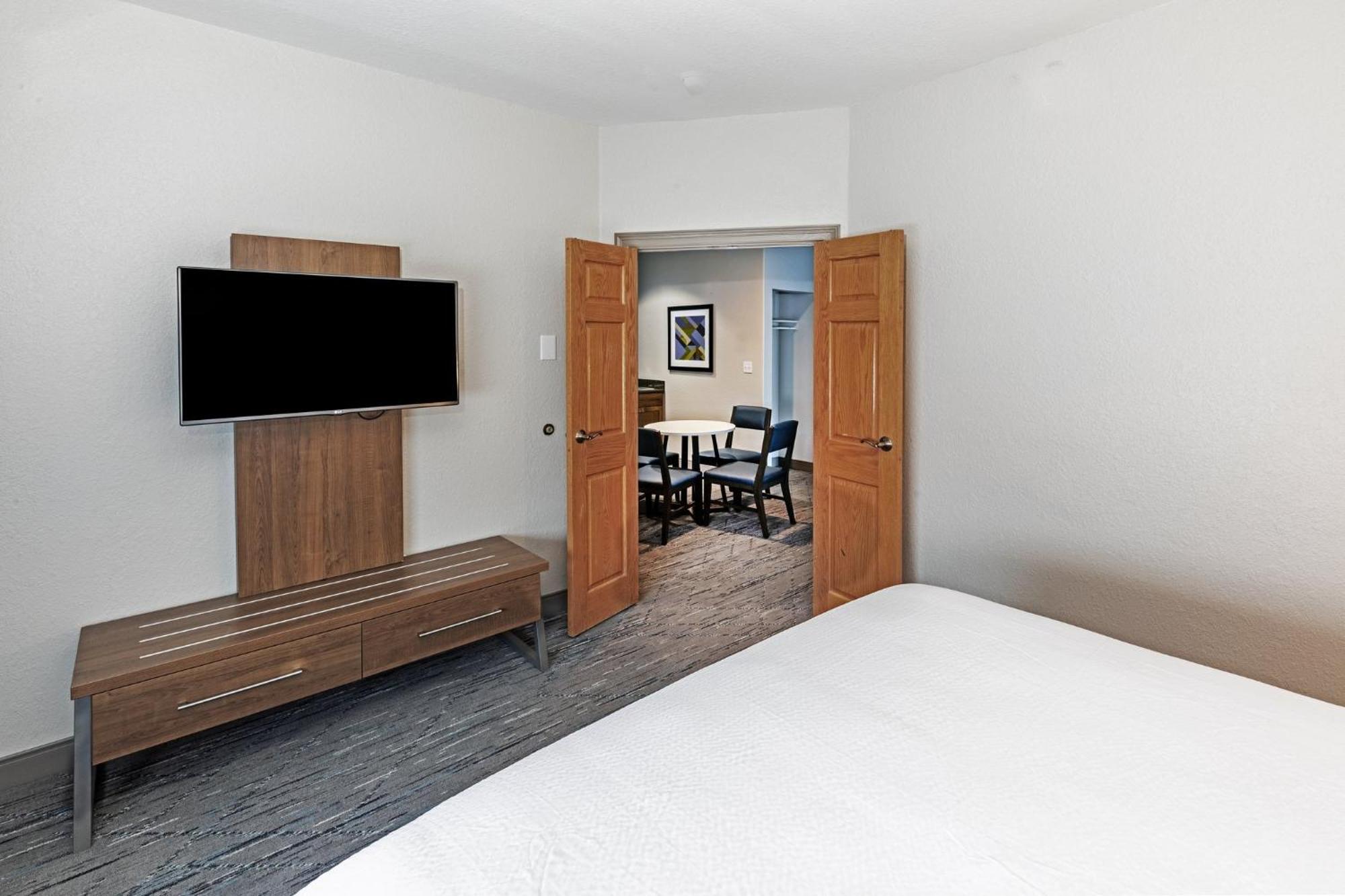 Holiday Inn Express & Suites Tulsa S Broken Arrow Hwy 51 By Ihg Exterior photo