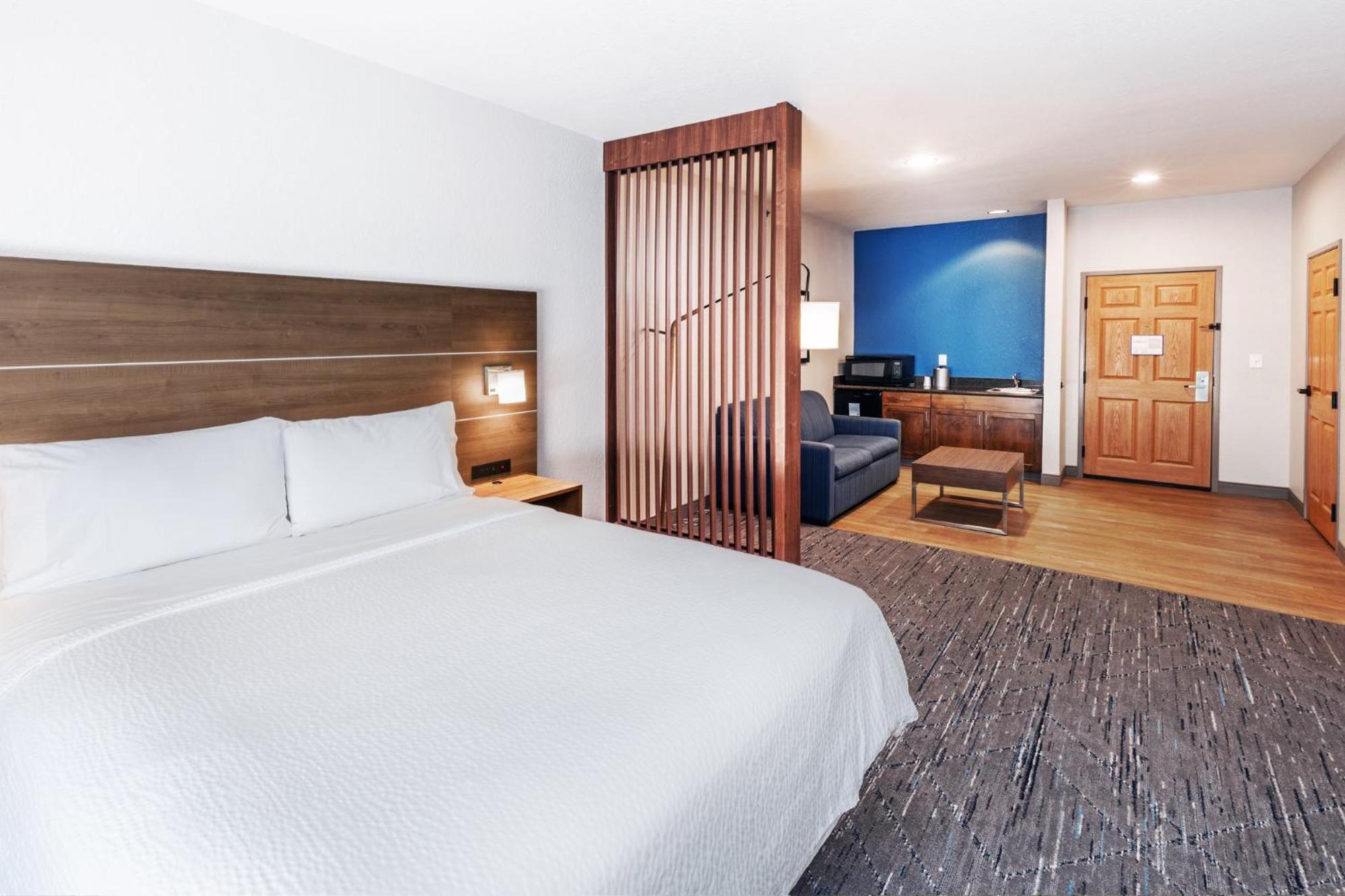 Holiday Inn Express & Suites Tulsa S Broken Arrow Hwy 51 By Ihg Exterior photo